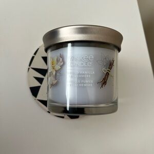 Yankee Candle Vanilla & Cashmere Jar Candle - White with Silver Lid
